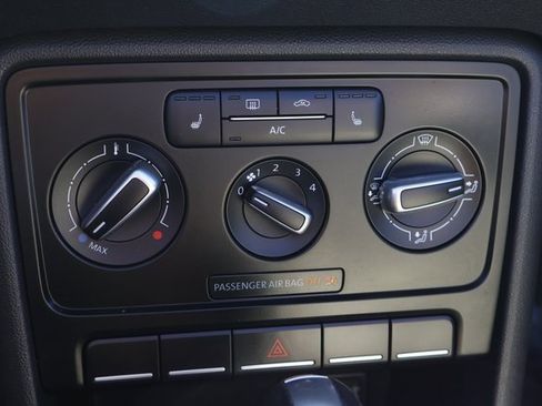 Used 2017 Volkswagen Beetle 1.8T Classic image 24