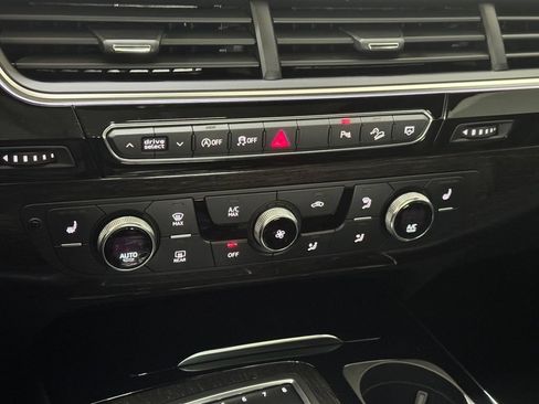 Used 2019 Audi Q7 3.0T Premium Plus w/ Premium Plus Package AWD/4WD image 14