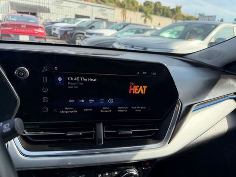 Used 2025 Chevrolet Trax LT w/ LT Convenience Package image 21