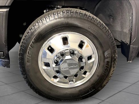 Used 2025 GMC Sierra 3500 Denali w/ Denali Reserve Package image 10