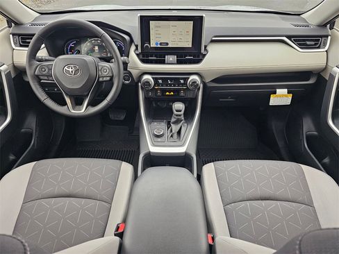 Used 2025 Toyota RAV4 XLE image 15