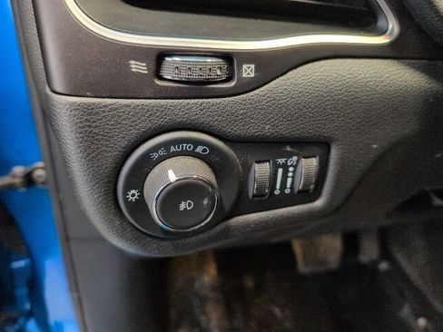 Used 2021 Jeep Cherokee Trailhawk w/ Trailer Tow Group AWD/4WD image 17