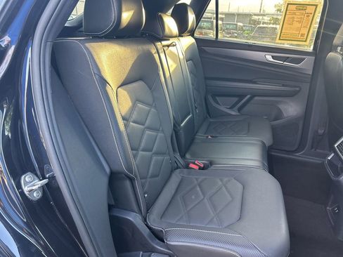 Used 2024 Volkswagen Atlas Cross Sport SE image 27