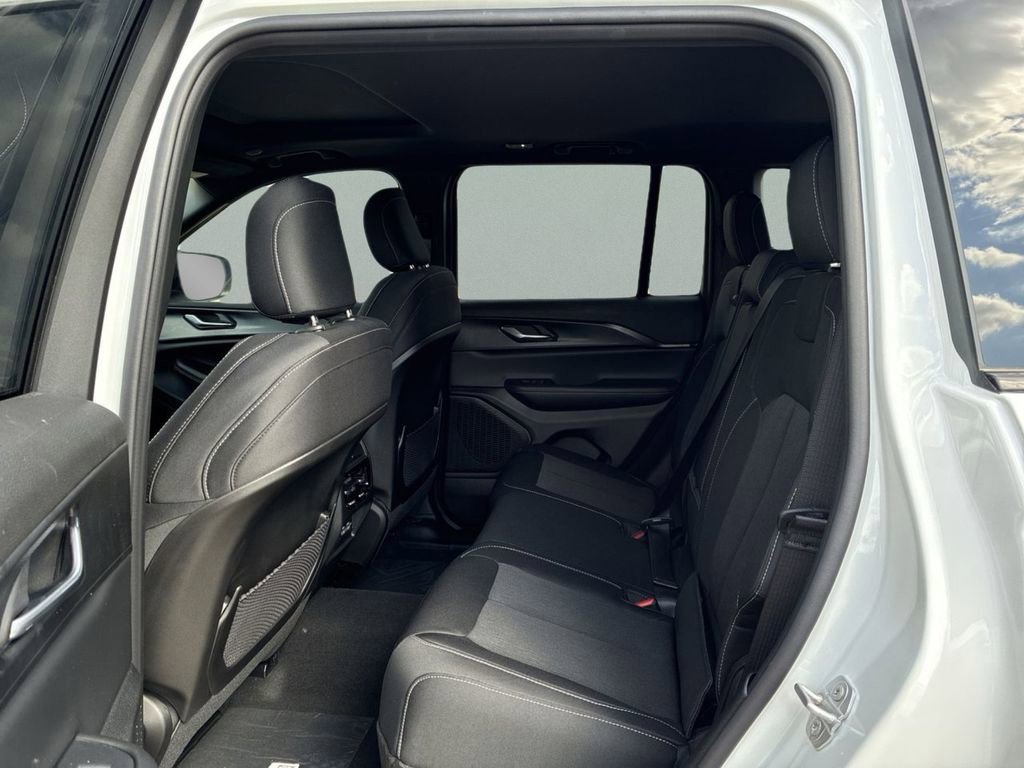 New 2025 Jeep Grand Cherokee Laredo X w/ Luxury Tech Group I RWD image 20