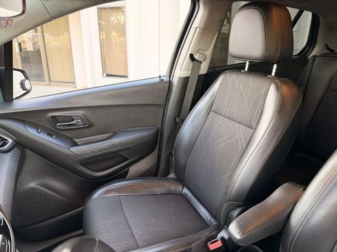 Used 2017 Chevrolet Trax LT w/ LT Convenience Package image 14