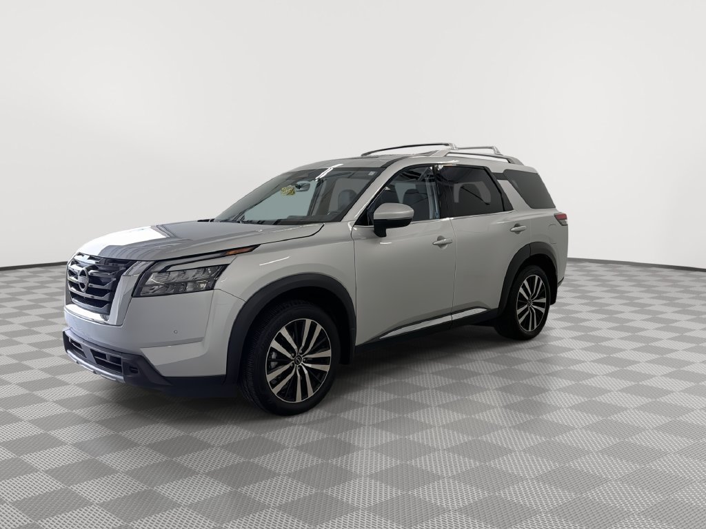 Certified 2025 Nissan Pathfinder Platinum w/ Cargo Package FWD image 7