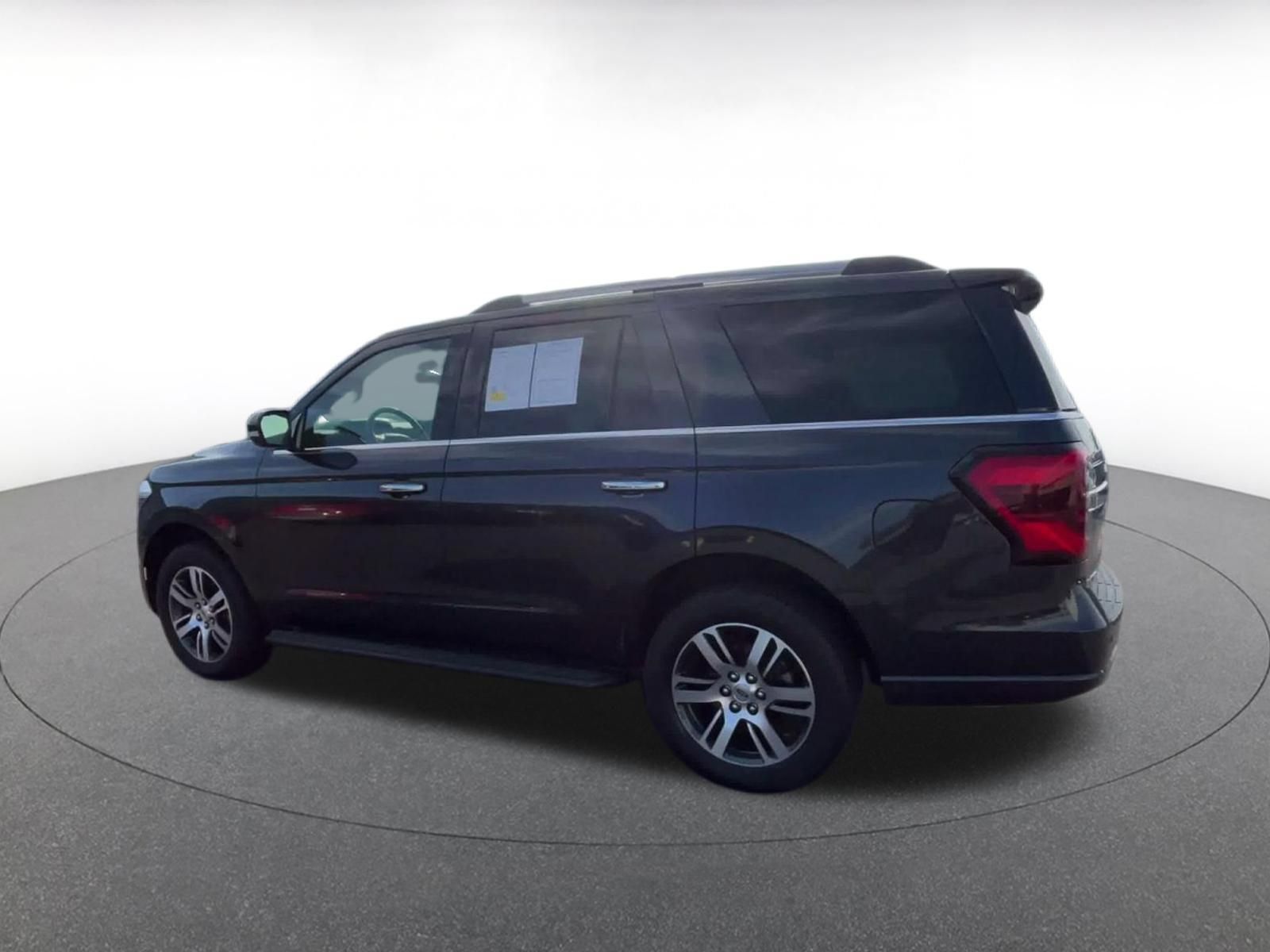 Used 2024 Ford Expedition Limited AWD/4WD image 9
