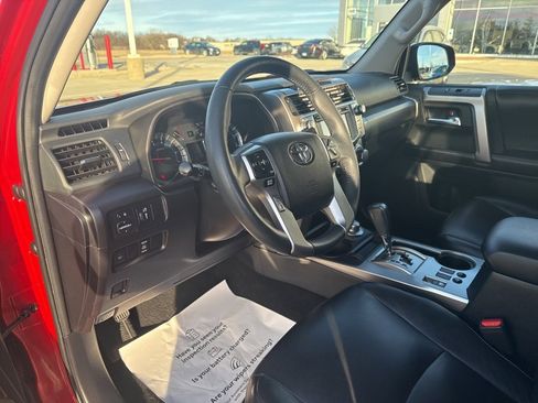 Used 2016 Toyota 4Runner SR5 image 8