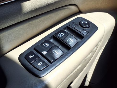 Used 2020 Jeep Grand Cherokee Limited w/ Luxury Group II RWD image 12