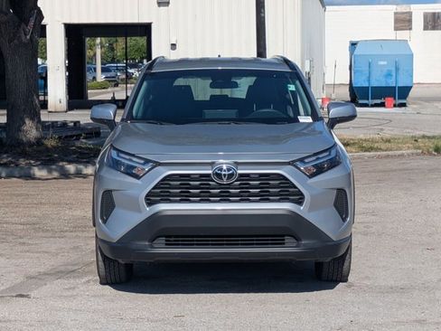 Used 2025 Toyota RAV4 XLE AWD/4WD image 2