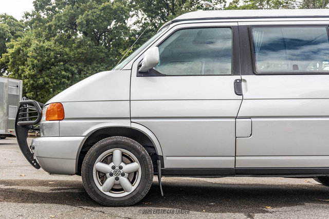 Used 2002 Volkswagen Eurovan MV FWD image 2