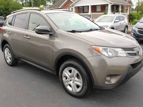 Used 2015 Toyota RAV4 LE FWD image 4