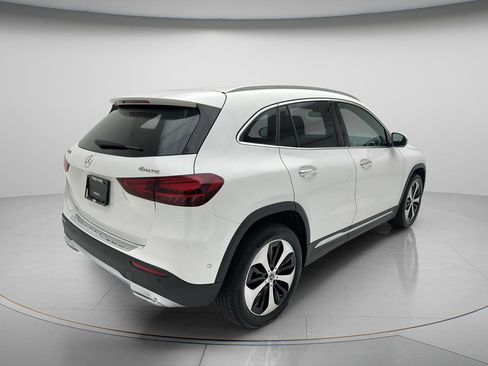 Used 2025 Mercedes-Benz GLA 250 4MATIC image 4