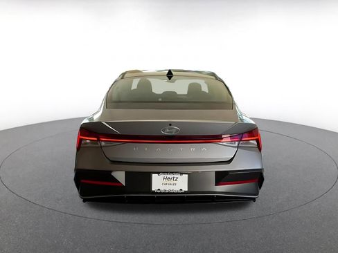 Used 2025 Hyundai Elantra SEL image 12