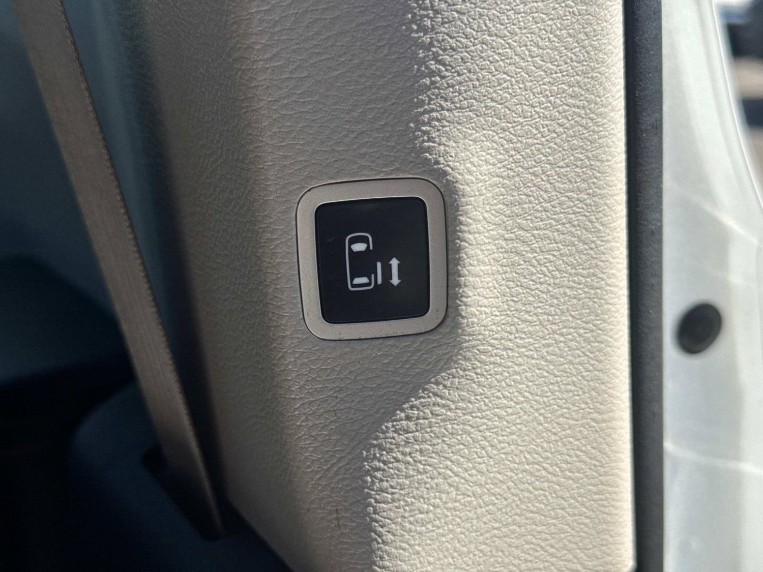 Used 2019 Chrysler Pacifica Touring-L FWD image 21