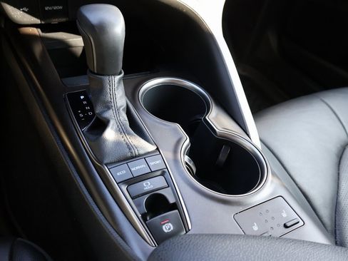 Used 2022 Toyota Camry XSE image 39