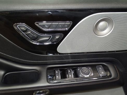 Used 2020 Lincoln Aviator Reserve w/ Equipment Group 202A image 15