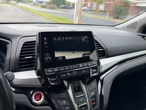 Used 2023 Honda Odyssey Touring image 17