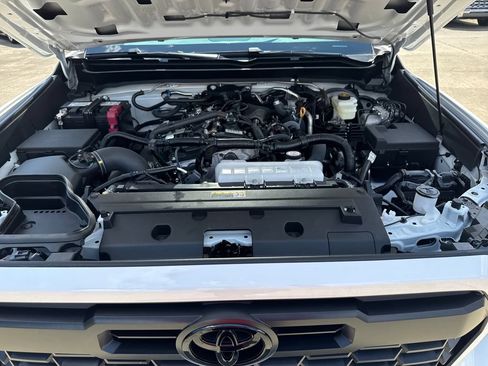 Used 2025 Toyota Tacoma TRD Sport AWD/4WD image 30