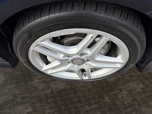 Used 2014 Mercedes-Benz E 550 4MATIC Sedan image 42