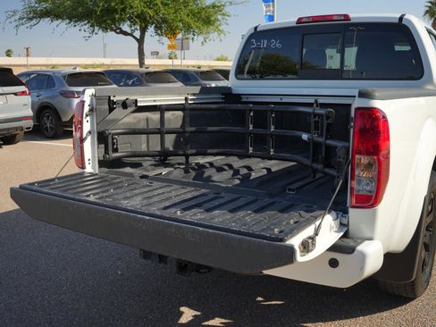 Used 2021 Nissan Frontier SV w/ Midnight Edition Floor Mats image 7