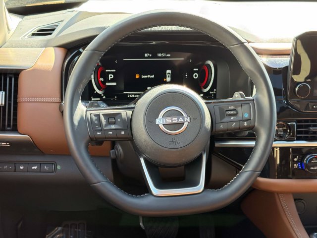 Certified 2025 Nissan Pathfinder Platinum w/ Black Appearance Package FWD image 13