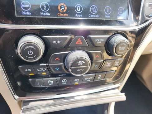 Used 2019 Jeep Grand Cherokee Limited image 23