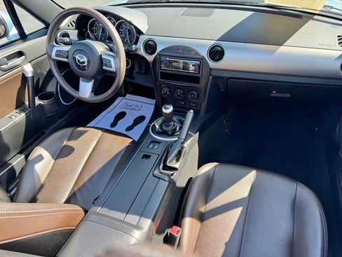 Used 2008 MAZDA MX-5 Miata RWD image 15