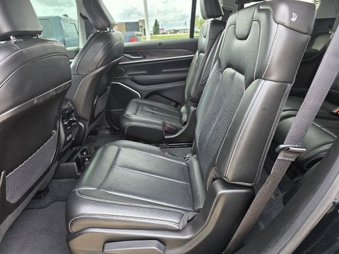 Used 2023 Jeep Grand Cherokee L Limited w/ Luxury Tech Group II image 24