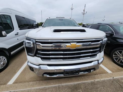 Used 2024 Chevrolet Silverado 2500 LTZ w/ LTZ Texas Edition AWD/4WD image 2