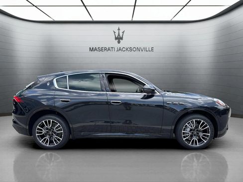 New 2025 Maserati Grecale GT image 5