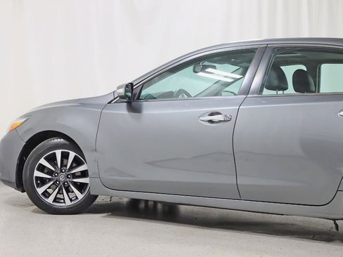 Used 2017 Nissan Altima 2.5 SL w/ Moonroof Package image 11