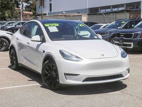 Used 2021 Tesla Model Y Long Range AWD/4WD image 2