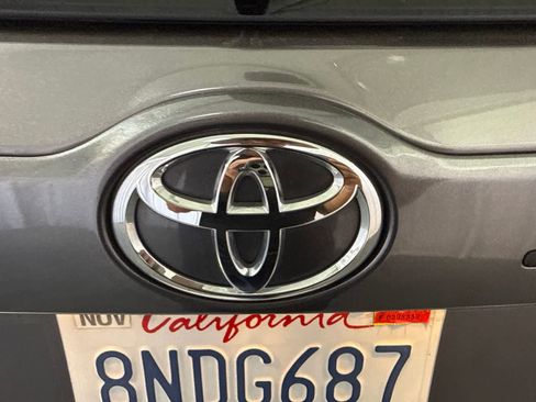 Used 2019 Toyota Highlander XLE FWD image 14