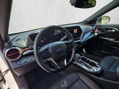 Used 2025 Chevrolet Trax RS w/ Driver Confidence Package image 10