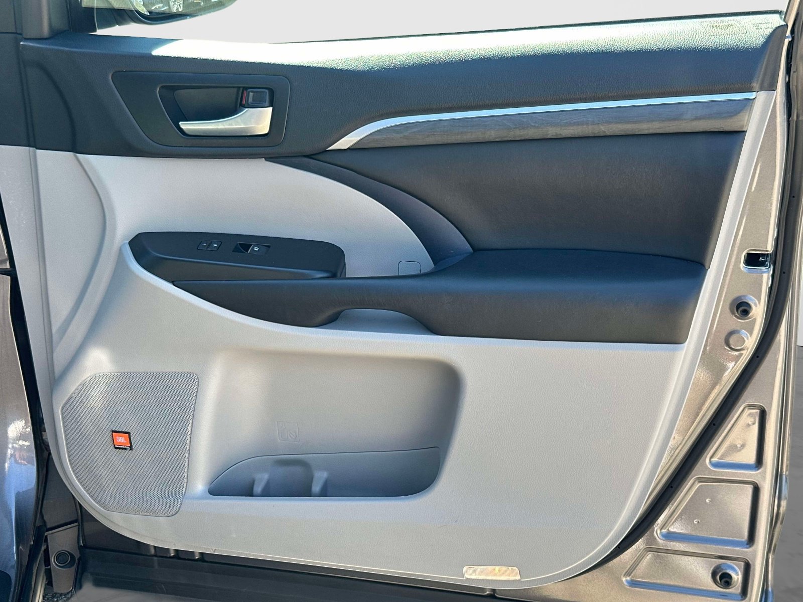 Used 2019 Toyota Highlander Limited AWD/4WD image 8