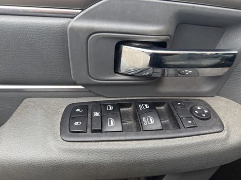 Used 2019 RAM 1500 Classic SLT image 13