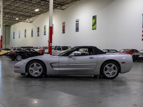Used 1999 Chevrolet Corvette Convertible w/ Memory Pkg RWD image 18