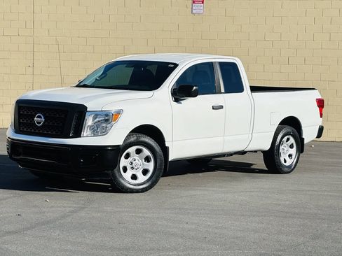 Used 2017 Nissan Titan S AWD/4WD image 4