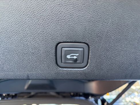 Used 2024 Cadillac XT6 Luxury image 31