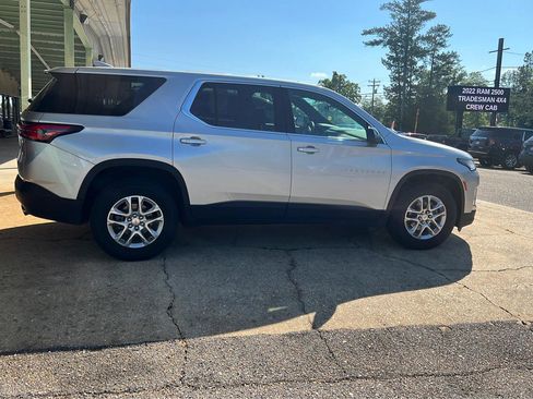 Used 2022 Chevrolet Traverse LS FWD image 7