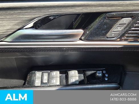 Used 2023 Jeep Wagoneer L Series II AWD/4WD image 25