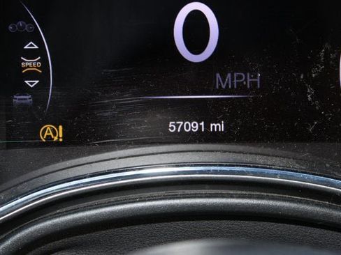 Used 2019 Jeep Grand Cherokee Limited w/ Luxury Group II image 11