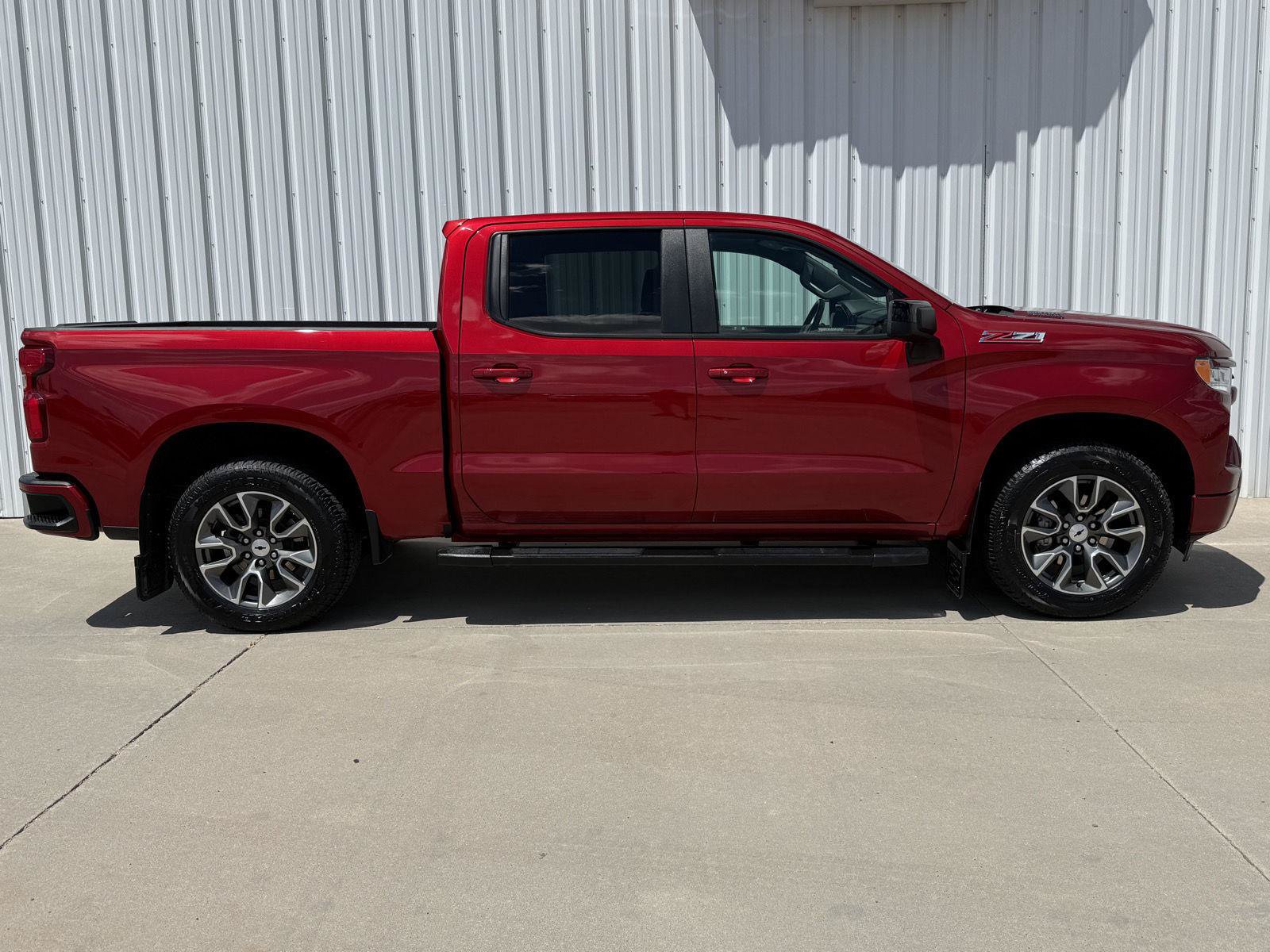 Used 2024 Chevrolet Silverado 1500 RST w/ Z71 Off-Road Package AWD/4WD image 4