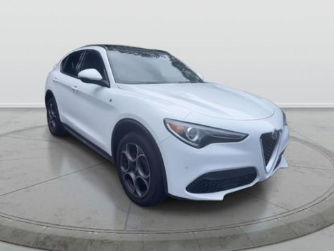 Used 2022 Alfa Romeo Stelvio Ti image 1