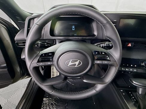 Used 2025 Hyundai Elantra Sport FWD image 19
