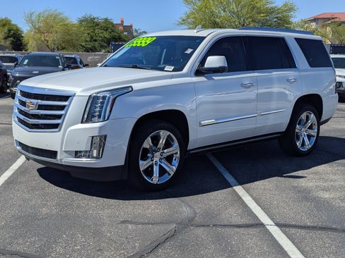 Used 2017 Cadillac Escalade Premium Luxury AWD/4WD image 5