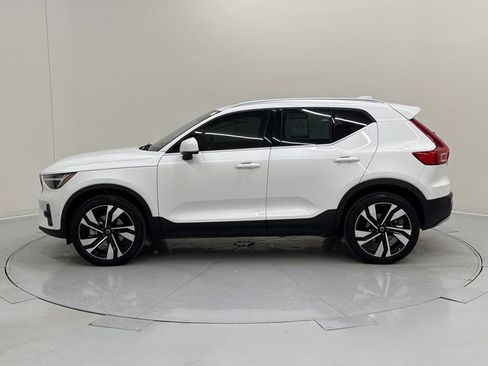 Used 2025 Volvo XC40 B5 Plus w/ Climate Package image 2