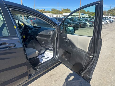 Used 2015 MAZDA MAZDA5 Touring image 9