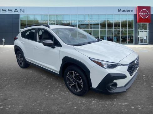 Used 2024 Subaru Crosstrek 2.0i Premium w/ Crosstrek Mirror Package AWD/4WD image 3